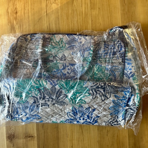 NWT Vera Bradley Weekender - Santiago - Picture 3 of 8